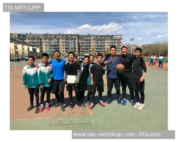 校园足球热潮涌动小报特刊带你领略青春活力与拼搏精神