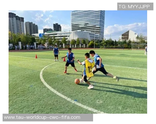 热爱足球的我希望加入足球社团共同追逐梦想与激情